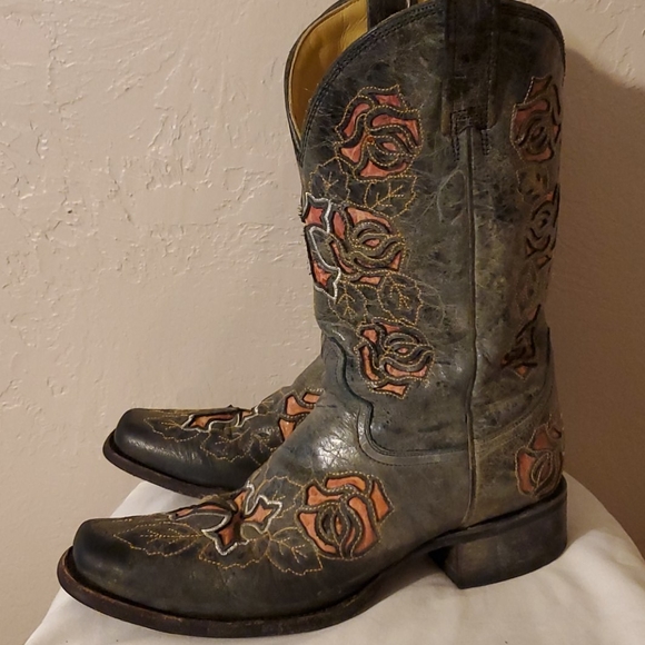Corral Shoes - Corral Boots
